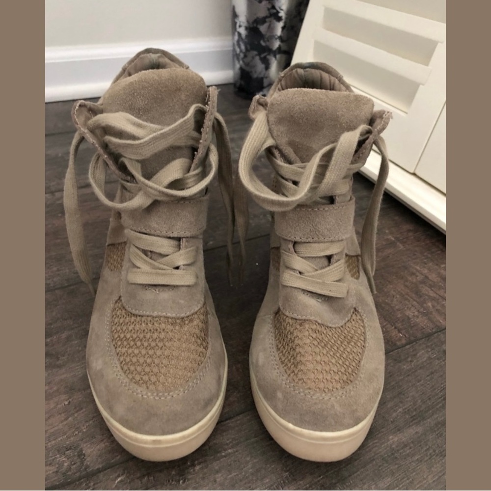 STEVE MADDEN Olympa Wedge Gym Shoe Taupe | Size 7